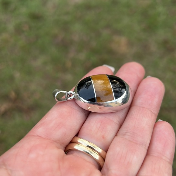 Vintage Sterling Silver Black Onyx & Tigers Eye Inlay Alicia Pendant - Picture 4 of 15